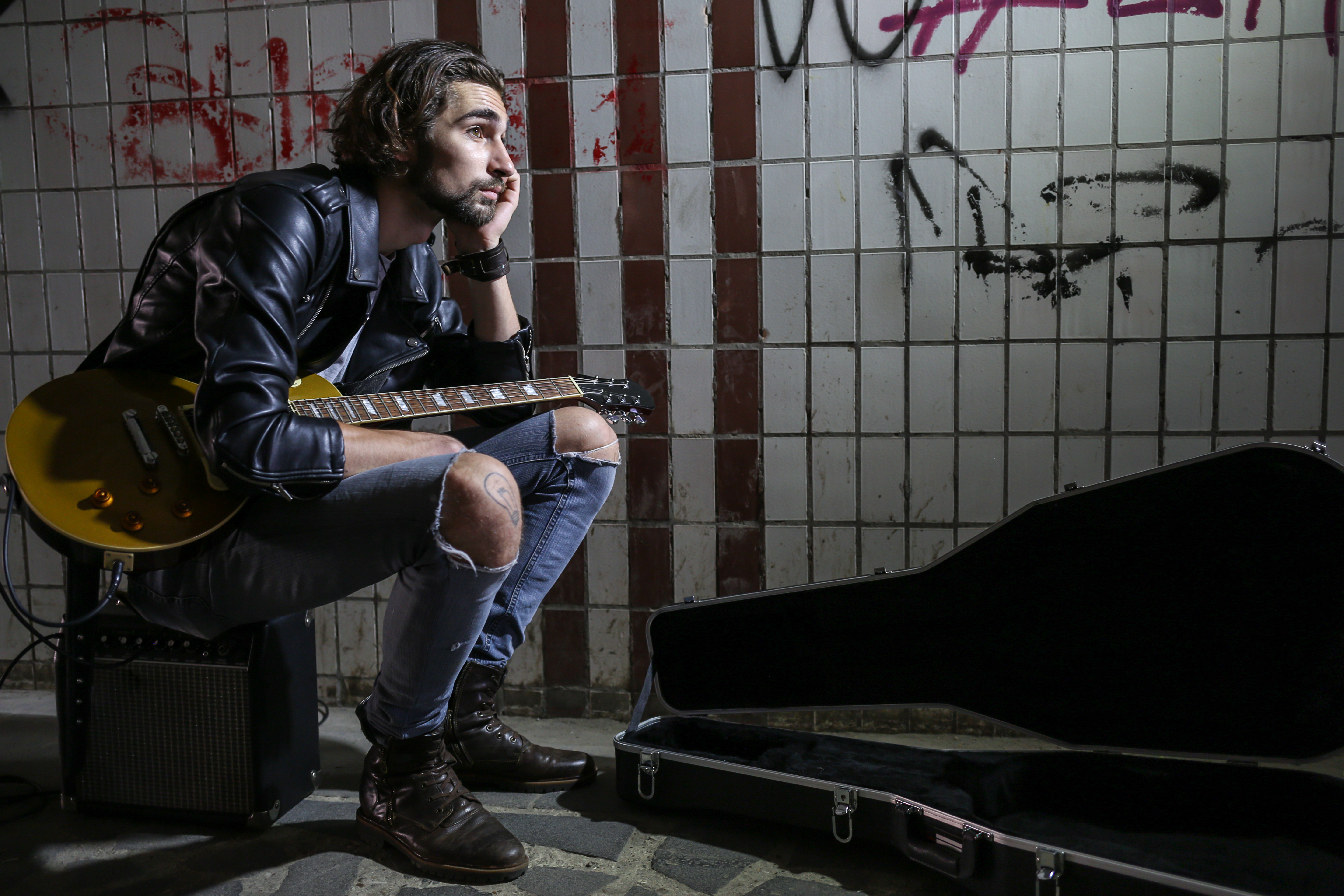 Meet Tommy – An Ageing Hippy Musician Still Stuck in the Sixties!